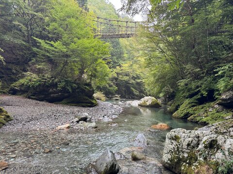 川
