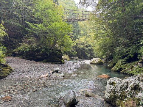 川