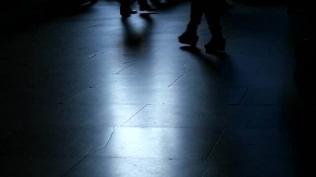 Exploring the rhythmic interplay of movement and light in urban landscapes at dusk