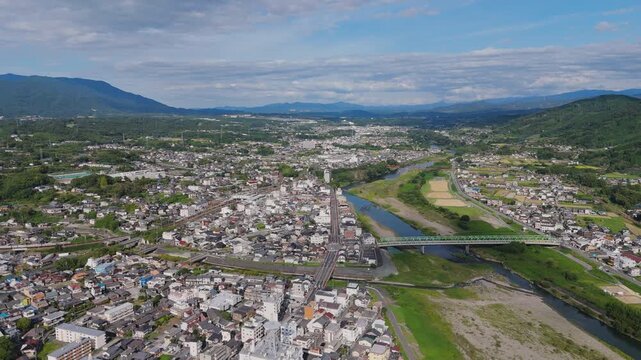 和歌山県橋本市街と紀の川空撮(奈良県五條市方面) 　Aerial View of Hashimoto City and the Kinokawa River Facing Gojo, Nara Prefecture