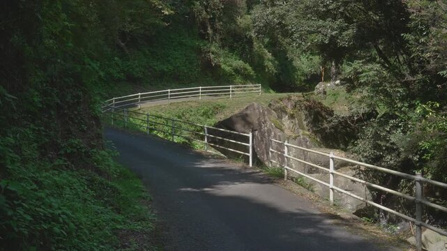 鎌倉時代より点在する「落合摩崖仏」和歌山県橋本市 奈良県五條市
