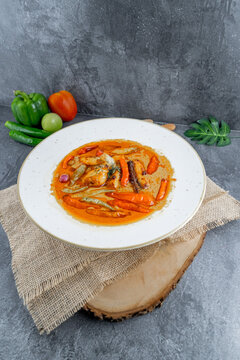 Mangut ikan mercon is a spicy Indonesian smoked fish stew, rich in coconut milk and fiery chilies. Bursting with bold flavor, this dish is perfect for lovers of spicy, traditional cuisine.