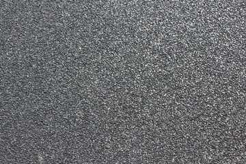 静寂なアスファルト、雨上がりの午後の風景