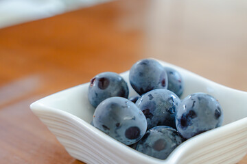 Fresh Kyoho grapes in a white bowl

