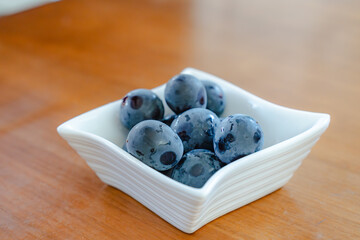 Fresh Kyoho grapes in a white bowl
