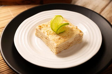 Lemon Carlota, a cold, no-bake dessert made with layers of Maria cookies and a creamy mixture of lemon and condensed milk, an easy homemade recipe very popular in Mexico.