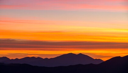 Obraz premium Colorful sunset over mountains (1)