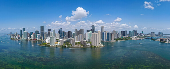 Obraz premium Aerial panorama of Brickell in Miami. Downtown Miami skyline on a sunny day. Scenic view of Miami Beach and Brickell. Brickell famous landmarks. Miami downtown landscape.