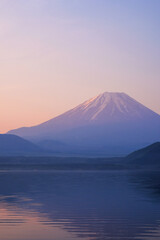 富士山　本栖湖　夜明け