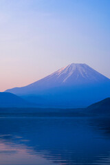 富士山　本栖湖　夜明け