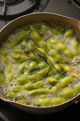 枝豆を茹でている様子
