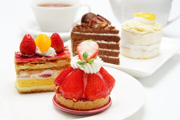 イチゴケーキ　チョコケーキ