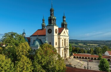 Sanktuarium Pasyjno-Maryjne w Kalwarii Zebrzydowskiej - klasztor i ścieżki Maryjne oraz kaplice i zabudowania

