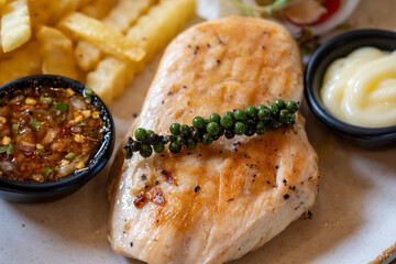 grilled chicken breast with vegetables