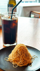 高級モンブランとアイスコーヒー　甘くておいしいデザート