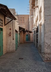 Obraz premium Historic Alley in Old Dubai with Traditional Doors