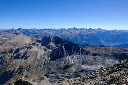 L'Adula vista dal Piz Miez, Pizzo Scop&igrave;, Alpi Svizzere, Lucomagno