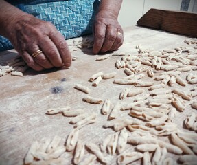 Mani che raccontano amore e tradizioni