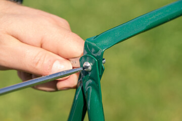 Obraz premium Assembling a garden garter for plants. Support and garter for plants. Accessories and tools for gardening