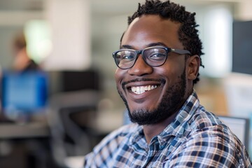 Naklejka premium Portrait of a cheerful programmer smiling while working on a computer in a busy office