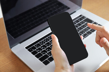 パソコンとスマホ　ビジネスイメージ