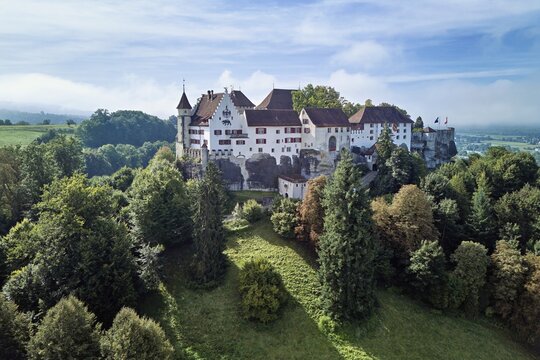 Castle of the Habsburgs, Kyburgers on an almost circular Molasse hill, Lenzburg, Canton Aargau, Switzerland