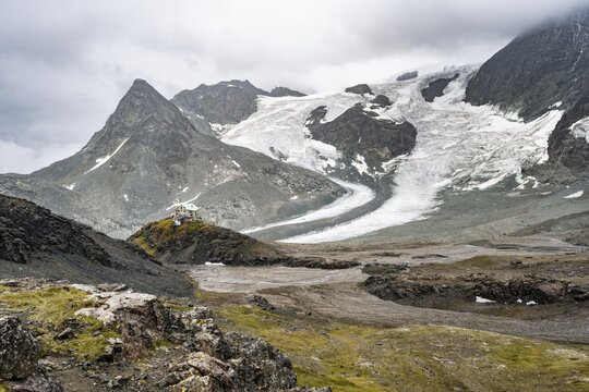 Mountain hut Cabane des Dix, mountain landscape, behind glacier Glacier de Cheilon, Valais, Western Alps Switzerland