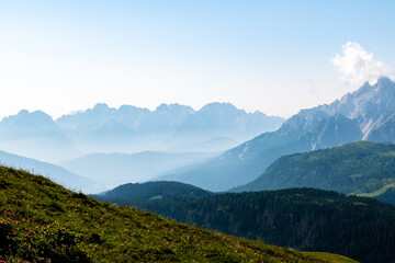 Bodennebel in den Dolomiten.