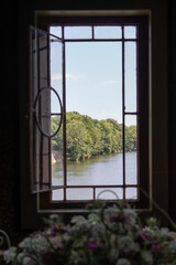 Vue sur la Loire de la galerie du Château de Chenonceau dans le Val de Loire - France - Europe