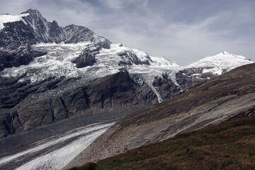 Vista mozzafiato sul Ghiacciaio Pasterze e Grossglockner dalle Alpi austriache