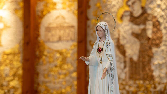 statue of virgin mary