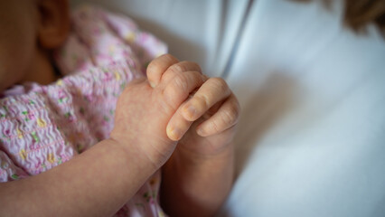 hands of a newborn