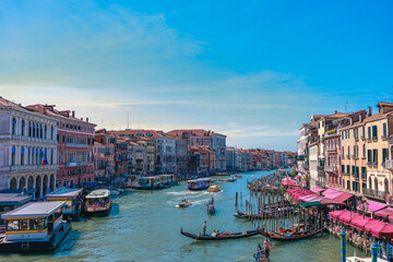 Obraz premium Venice, August 2025 – iconic views of St. Mark’s Basilica, Rialto Bridge, Grand Canal, Venetian nights, gondolas, and Carnival masks. Timeless beauty and culture in every shot.