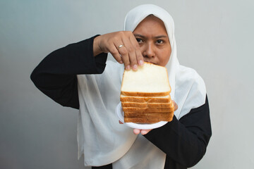 Woman carrying a plate of bread
