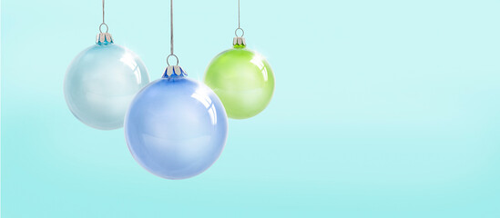 Weihnachtskugeln vor Hintergrund