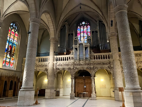 Pipe organ on the mezzanine of Luxembourg Cathedral made of stone with carved designs.
Luxembourg 2023-01-23