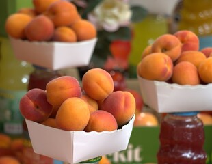 Cestino di albicocche