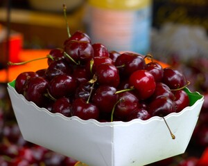 Cestino di ciliegie