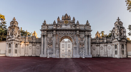 Obraz premium Gate of Dolmabahce Palace in Istanbul, Turkey