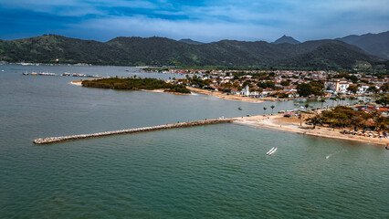 Obraz premium Cidade Histórica Colonial Paraty Rio De Janeiro Brasil Litoral Canal Mar Montanha Mata Atlântica Barcos Turismo Cultura Arquitetura Centro Histórico Patrimônio Natural Paisagem Viagem Destino