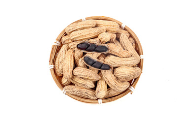 Obraz premium Yunnan Black Peanuts in Bamboo Basket - Selenium-Enriched Dried Nuts on White Background