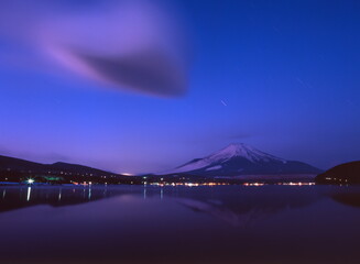 富士山とつるし雲　山梨県南都留郡山中湖にて