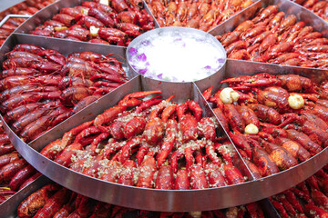 Fresh Cooked Crawfish Seafood Platter with Dipping Sauce for Restaurant Feast