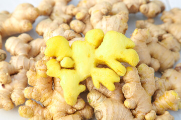 Freshly Dug Turmeric Roots and Slices from Guangxi China - Small Organic Rhizomes for Cooking and Medicine