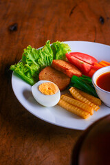 Healthy Choice Salad Solo is a light and refreshing post-exercise meal, made with fresh greens and colorful veggies to restore energy, hydration, and nutrients after workout.