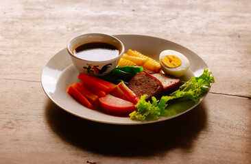 Healthy Choice Salad Solo is a light and refreshing post-exercise meal, made with fresh greens and colorful veggies to restore energy, hydration, and nutrients after workout.