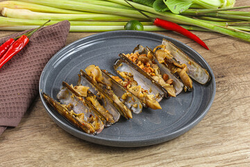 Steamed razor mollusk with lemongrass