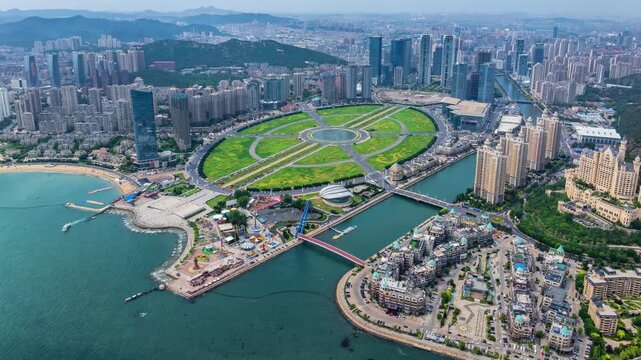 Overlooking Dalian Coastal Xinghai Square