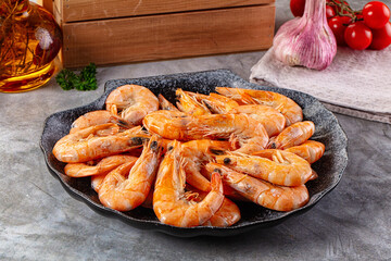 Boiled tiger prawns in the bowl