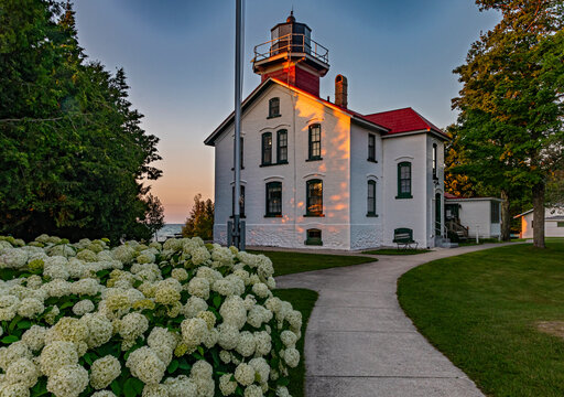 733-39 Grand Traverse Lighthouse Sunset